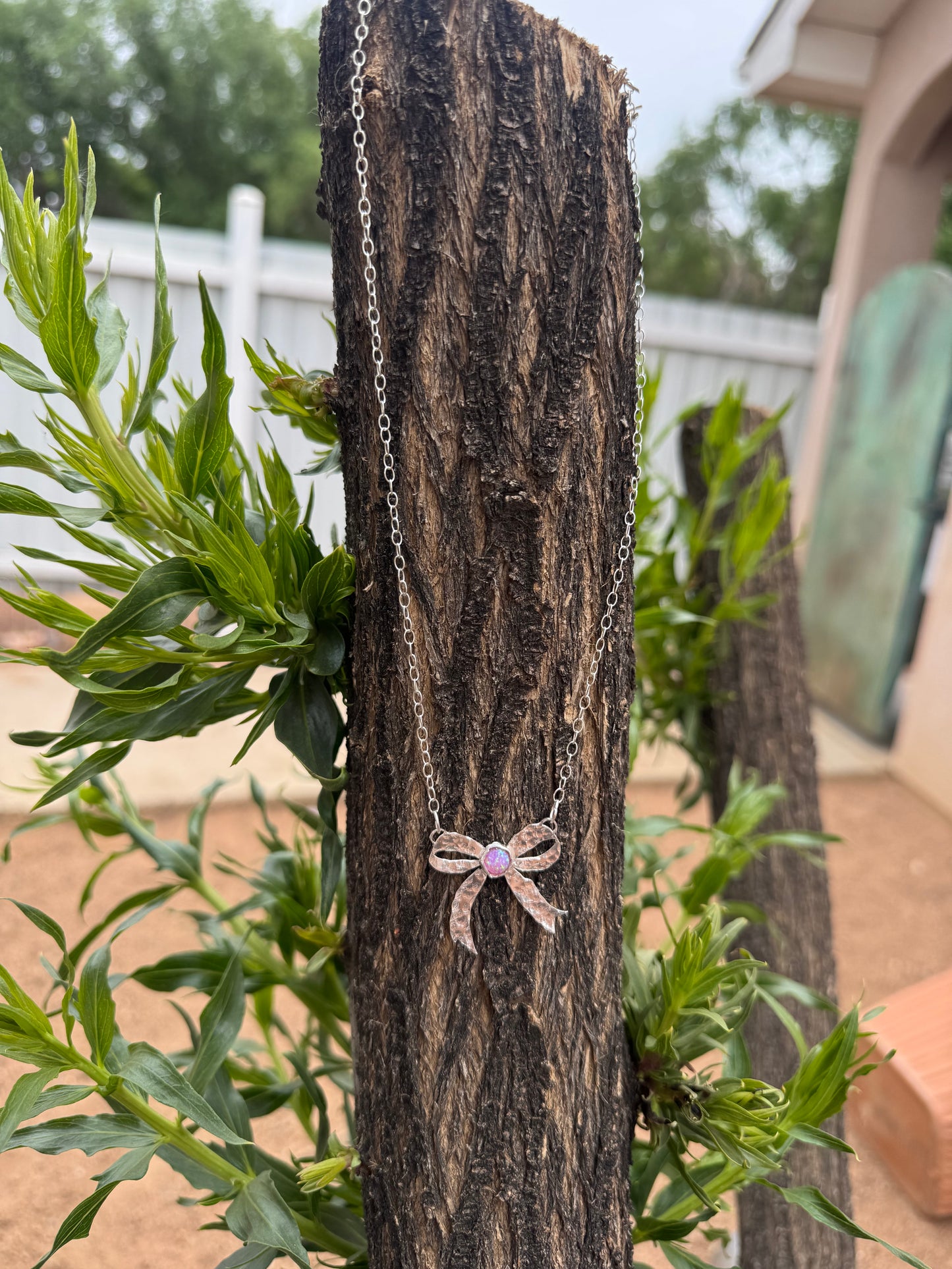Bow’d Up Necklace !